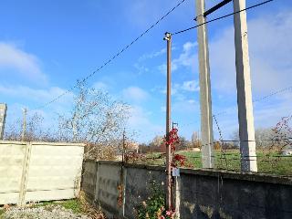 Администрация Ейского городского поселения обращается к лицам, установившим металлический столб-опору для размещения камеры видеонаблюдения и фиксации на земельном участке, расположенном по улице Плеханова, 16-в в городе Ейске