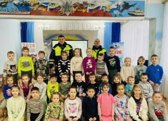 Сотрудники Госавтоинспекции Ейского района проводят профилактическую работу с самыми маленькими участниками дорожного движения